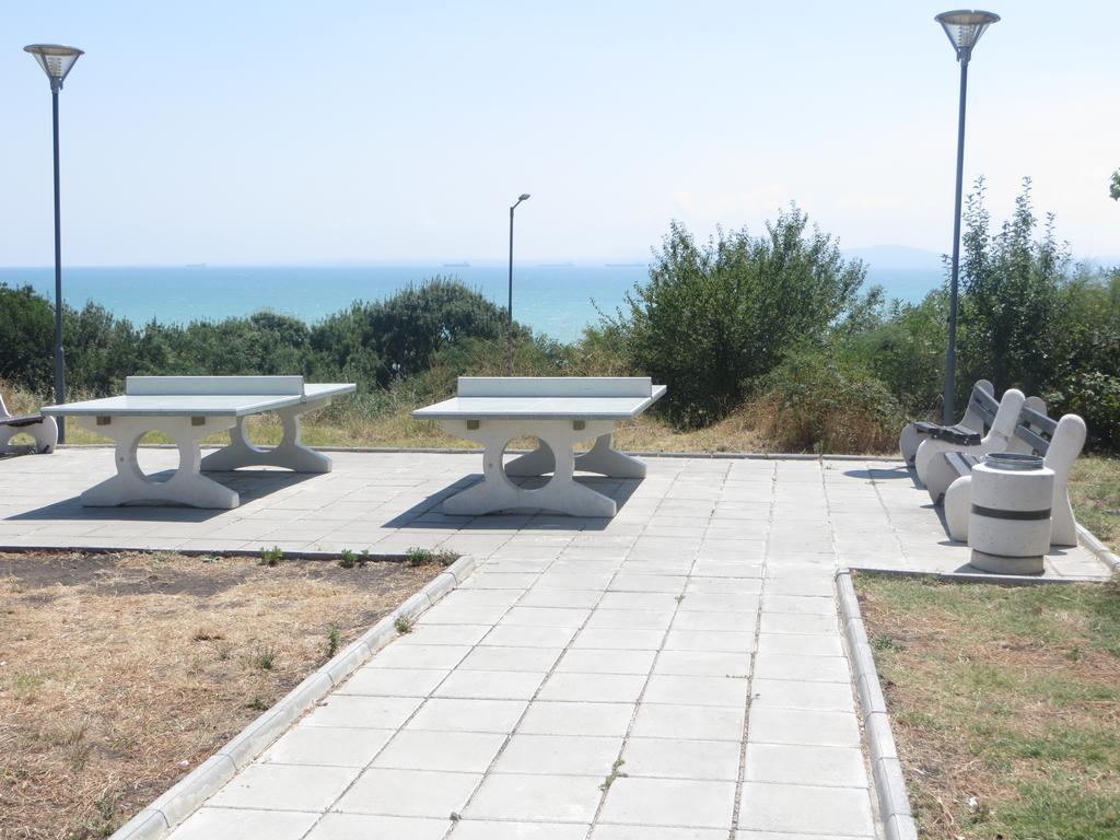 Emona Apartment Burgas Esterno foto