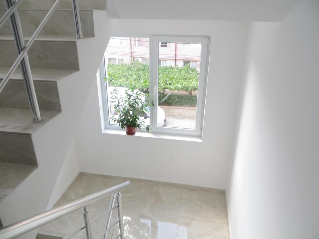 Emona Apartment Burgas Esterno foto