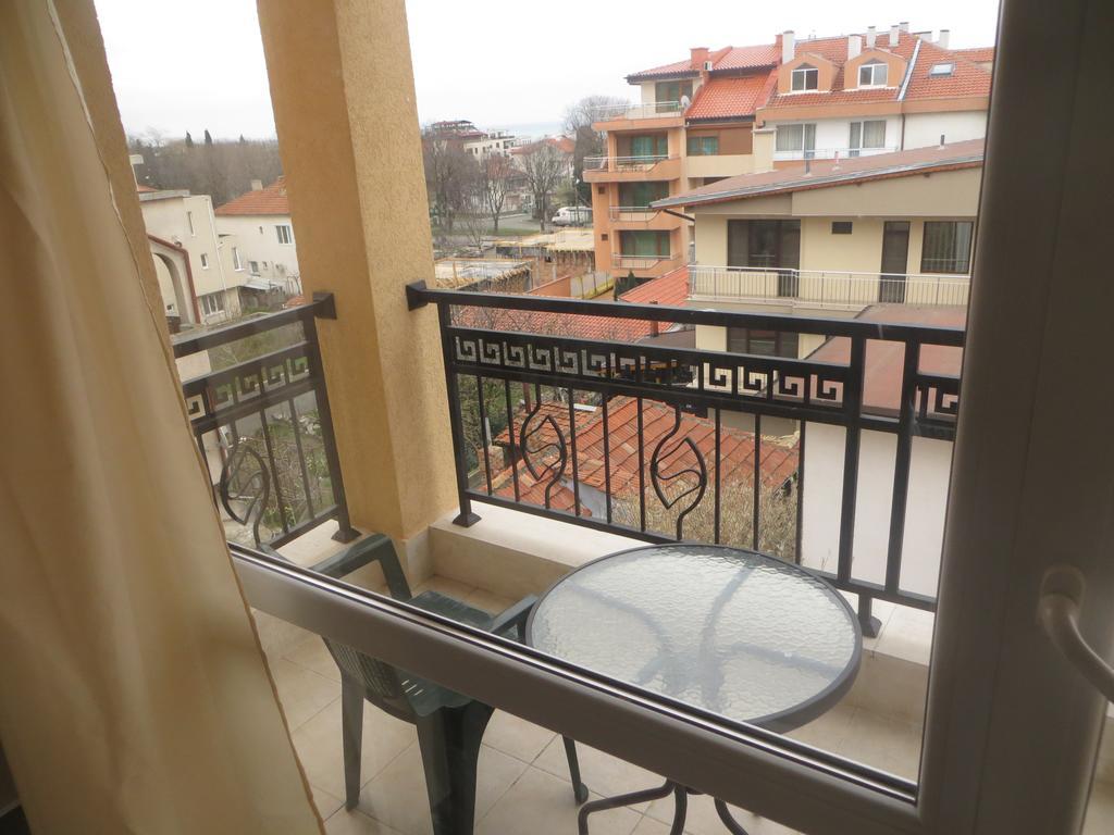 Emona Apartment Burgas Esterno foto