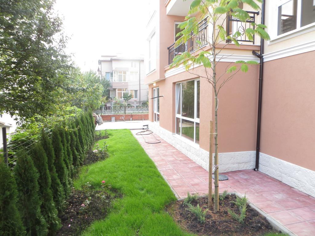 Emona Apartment Burgas Esterno foto