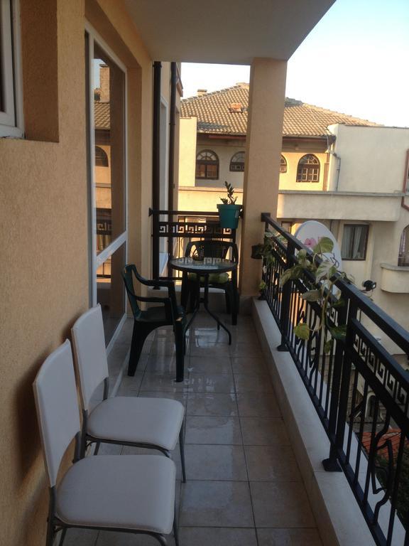 Emona Apartment Burgas Esterno foto