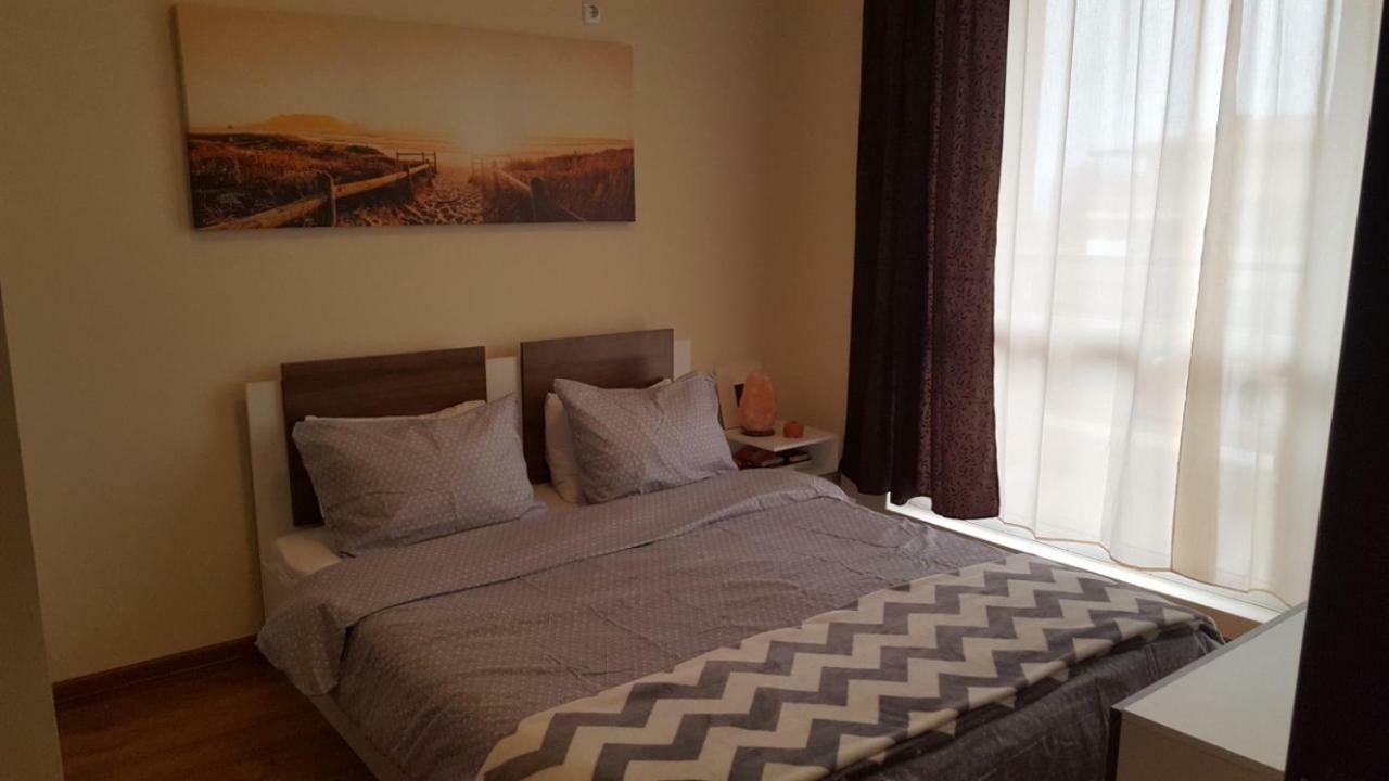 Emona Apartment Burgas Esterno foto