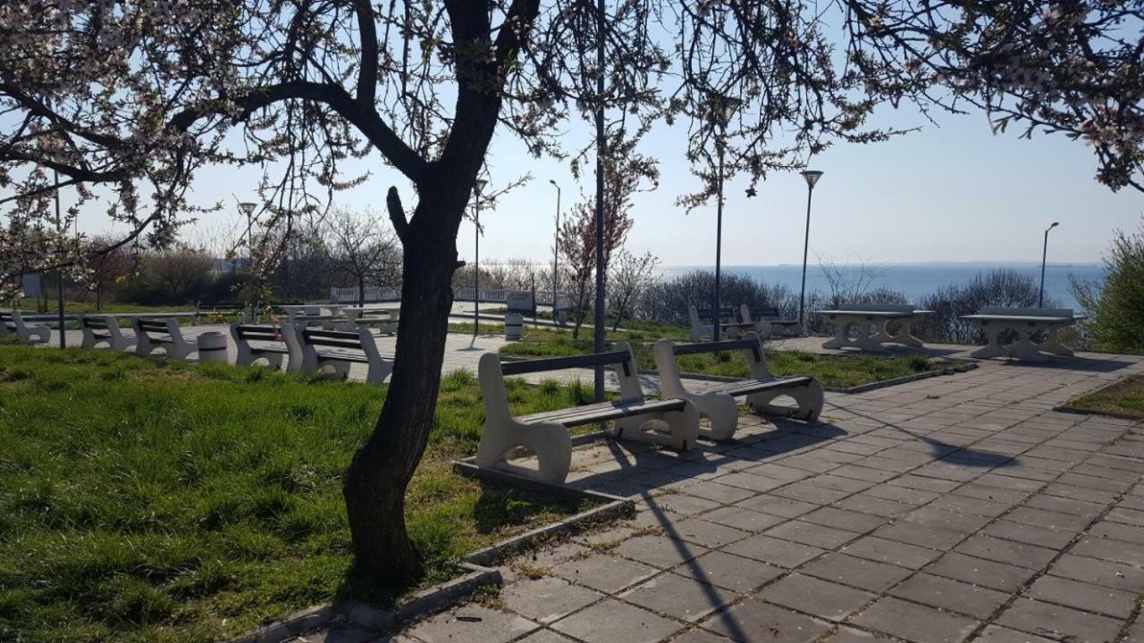 Emona Apartment Burgas Esterno foto